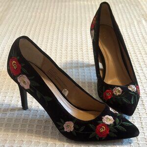 NWOT a new day Black Floral Embroidered Heels